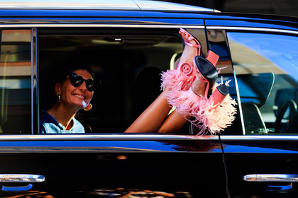 atmosphere details, detail, fashion week, feathers, frenchystyle, fur shoes, FW, giovanna battaglia, high heels, horizontal, jonathan paciullo, NEW YORK, NYFW, pink shoes, prada, SPRING SUMMER 2018, SS 18, street style, sunglasses