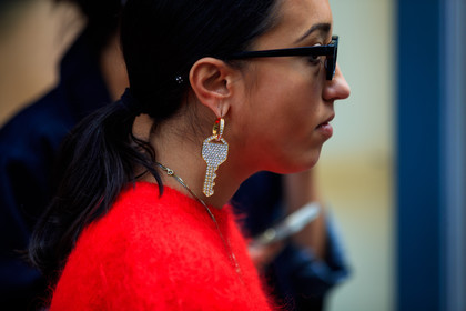 atmosphere details, detail, earrings, fashion week, frenchystyle, FW, horizontal, jonathan paciullo, NEW YORK, NYFW, red sweater, SPRING SUMMER 2018, SS 18, street style, sunglasses