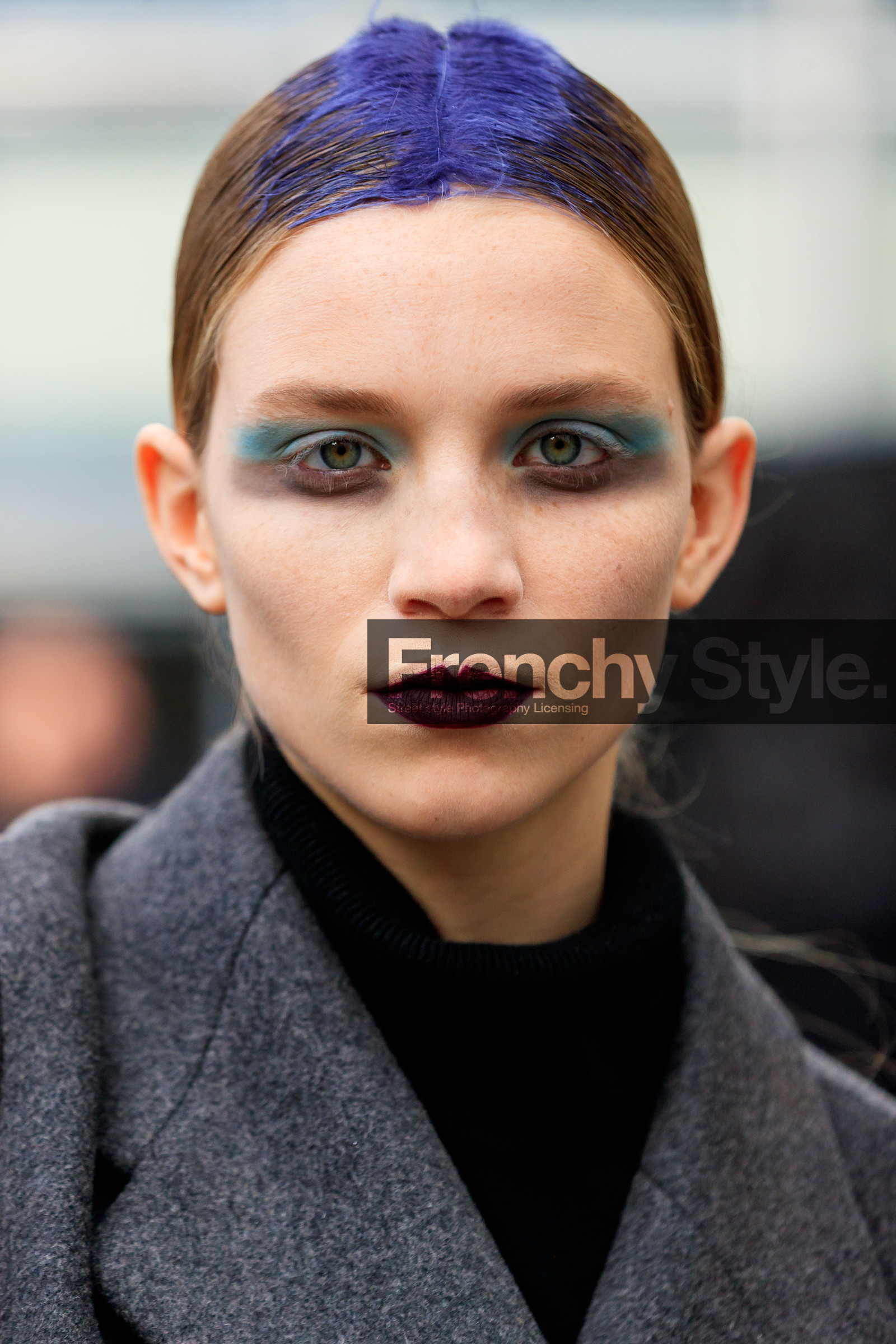 hair details, feather details, feather hair details, make up, make up details, close up detail, purple hair, blue eyeshadows, black lipstick, fashion week, frenchystyle, FW, jonathan paciullo, street style, PFW, PARIS, AUTUMN WINTER 2020-2021, FALL WINTER 2020-2021, FW 20-21, vertical, atmosphere details, detail