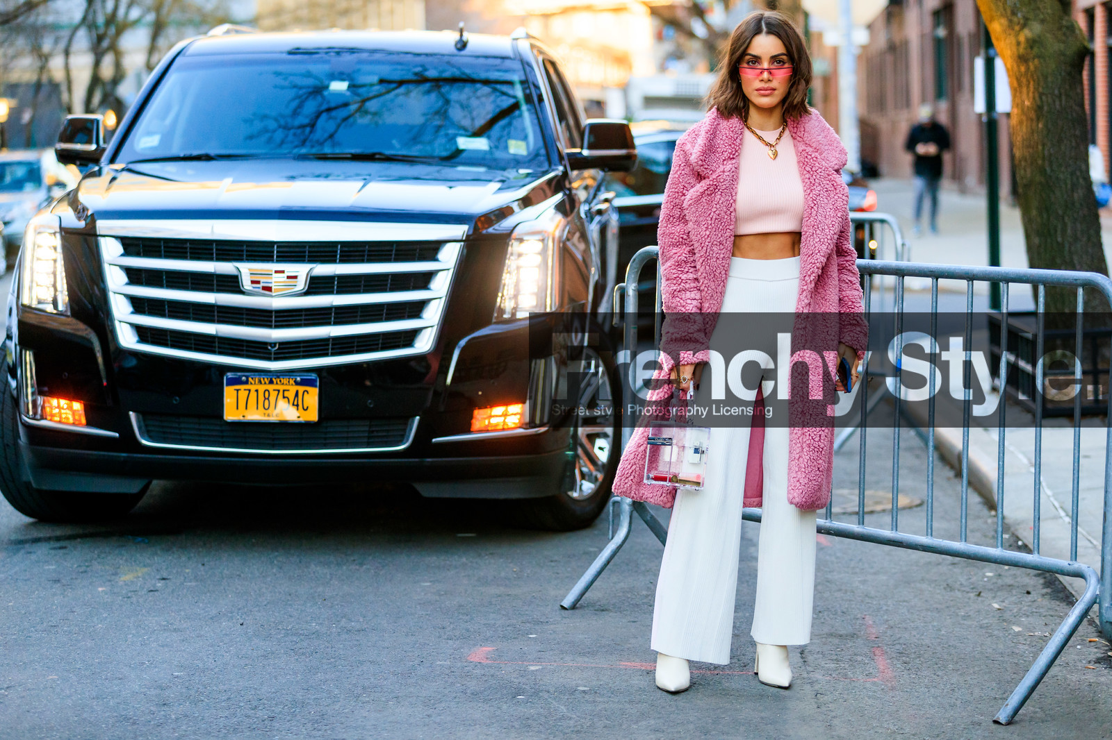 camila coelho, crop top, Fur coat, high heels, leather bag, leather shoes, necklace, pink coat, pink fur, pink sweater, sunglasses, transparent bag, trousers, white boots, white pants, street style, jonathan paciullo, frenchystyle, NYFW, NEW YORK, AUTUMN WINTER 2019-2020, AW 19-20, FALL WINTER 2019-2020, FW 19-20, fashion week, FW, atmosphere details, horizontal, full length