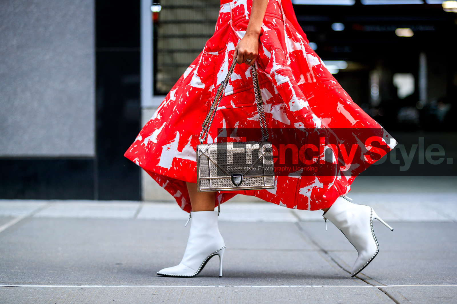 atmosphere details, christian dior, detail, fashion week, frenchystyle, FW, gold bag, high heels, horizontal, jonathan paciullo, leather bag, leather shoes, metallic bag, NEW YORK, NYFW, printed skirt, red skirt, shiny bag, SPRING SUMMER 2018, SS 18, street style, white boots