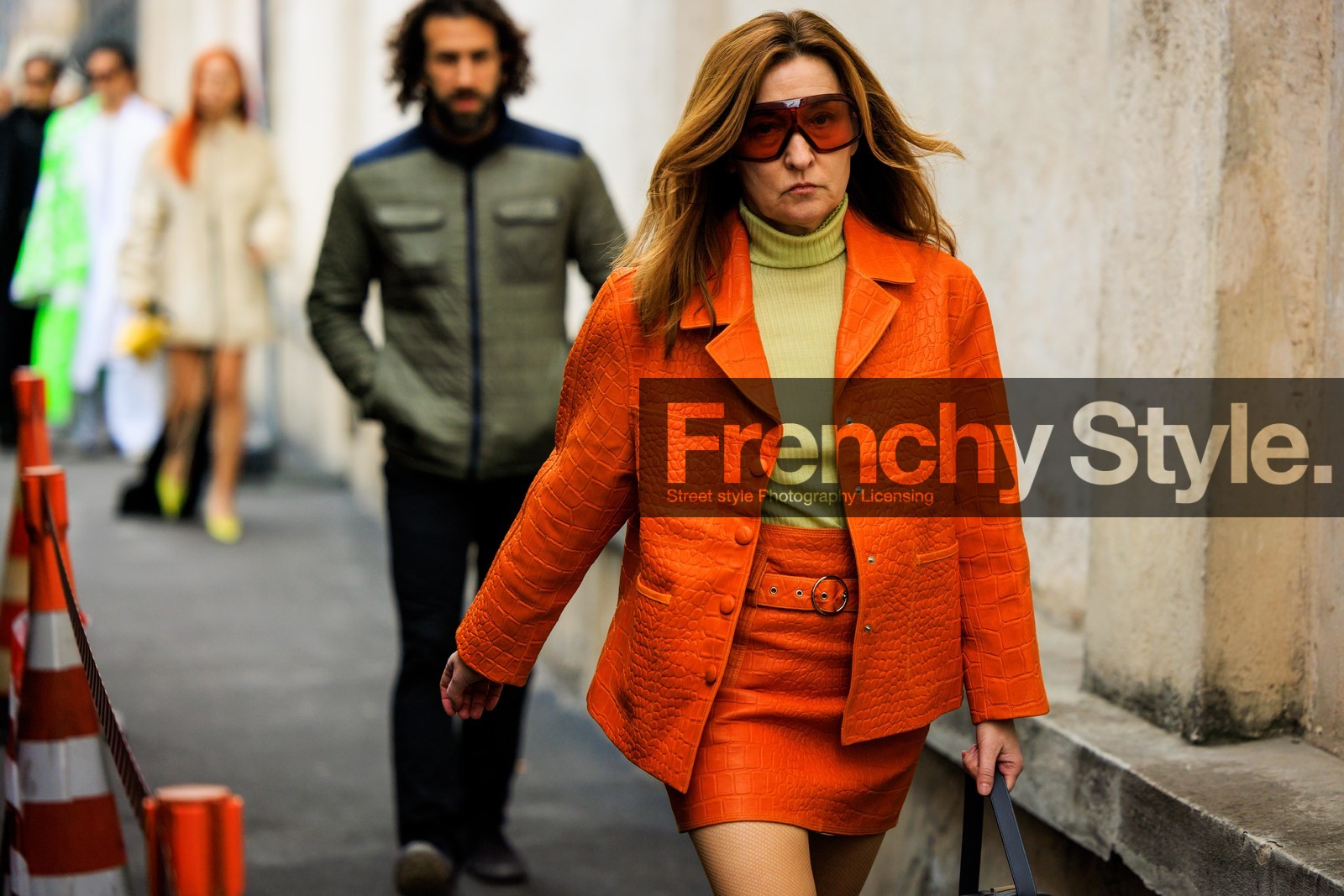 orange full look, green turtleneck, knitted top, orange jacket, croco jacket, croco skirt, mini skit, big sunglasses, details, closeup, street style, jonathan paciullo, FW, frenchystyle, fashion week, MFW, MILAN, FALL WINTER 2022_2023, AUTUMN WINTER 2022-2023, FW 22-23, horizontal, atmosphere details