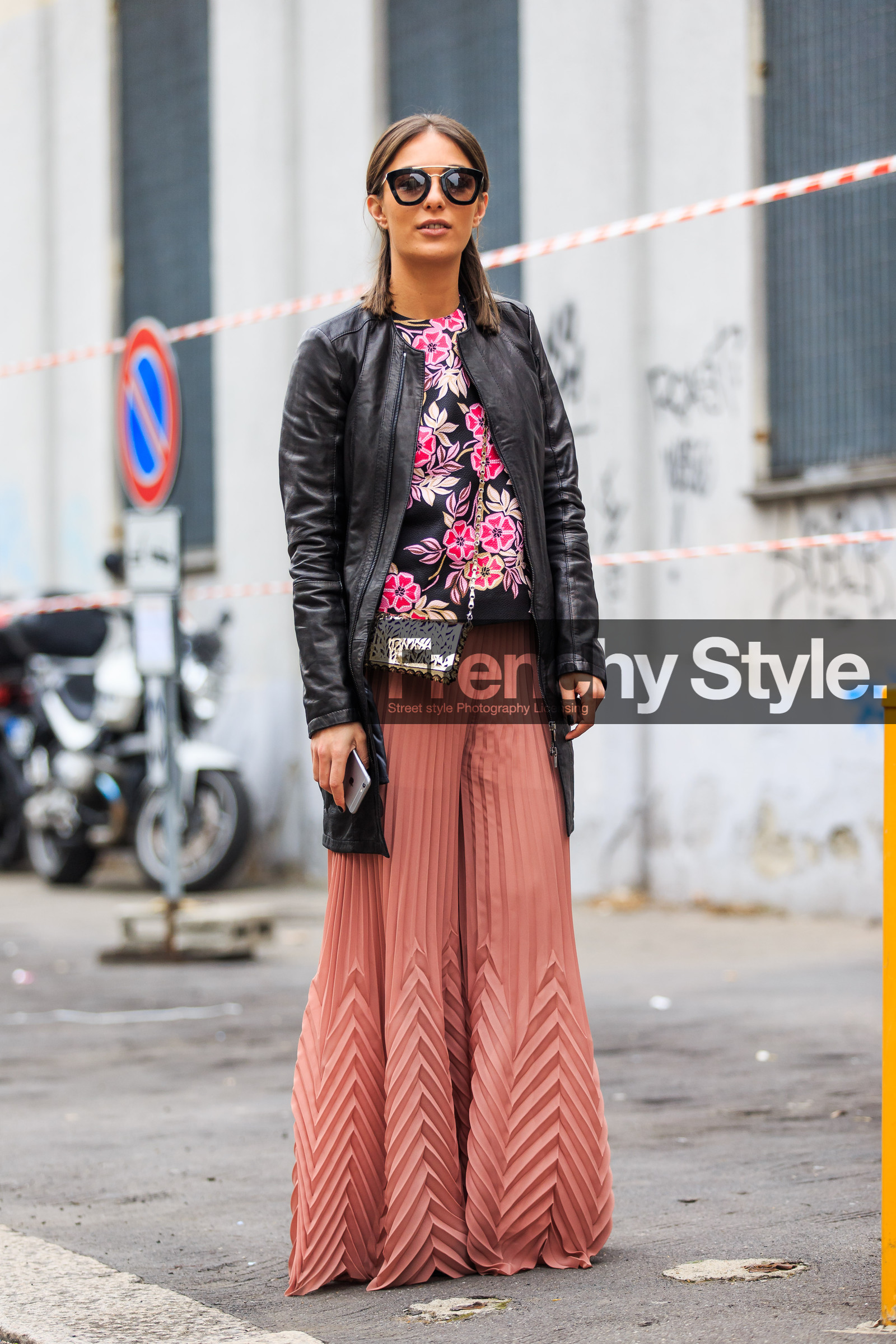 AUTUMN WINTER 2016-2017, AW 16-17, black, black jacket, black top, FALL WINTER 2016-2017, fashion week, floral, flower, frenchystyle, full length, FW, FW 16-17, gold, golden bag, jonathan paciullo, leather bag, leather jacket, LFW, LONDON, MENSWEAR, mini bag, pink, pink pants, printed top, silk pants, street style, sunglasses, trousers, vertical, wide pants