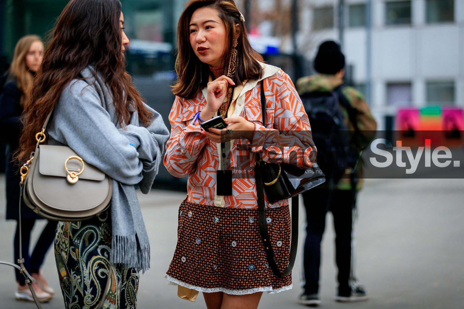 beige bag, black bag, brown dress, chloé, earrings, embroideries, graphic dress, grey sweater, leather bag, orange dress, printed dress, PARIS, PFW, street style, jonathan paciullo, FW, frenchystyle, fashion week, AUTUMN WINTER 2019-2020, AW 19-20, FALL WINTER 2019-2020, FW 19-20, horizontal, atmosphere details, detail