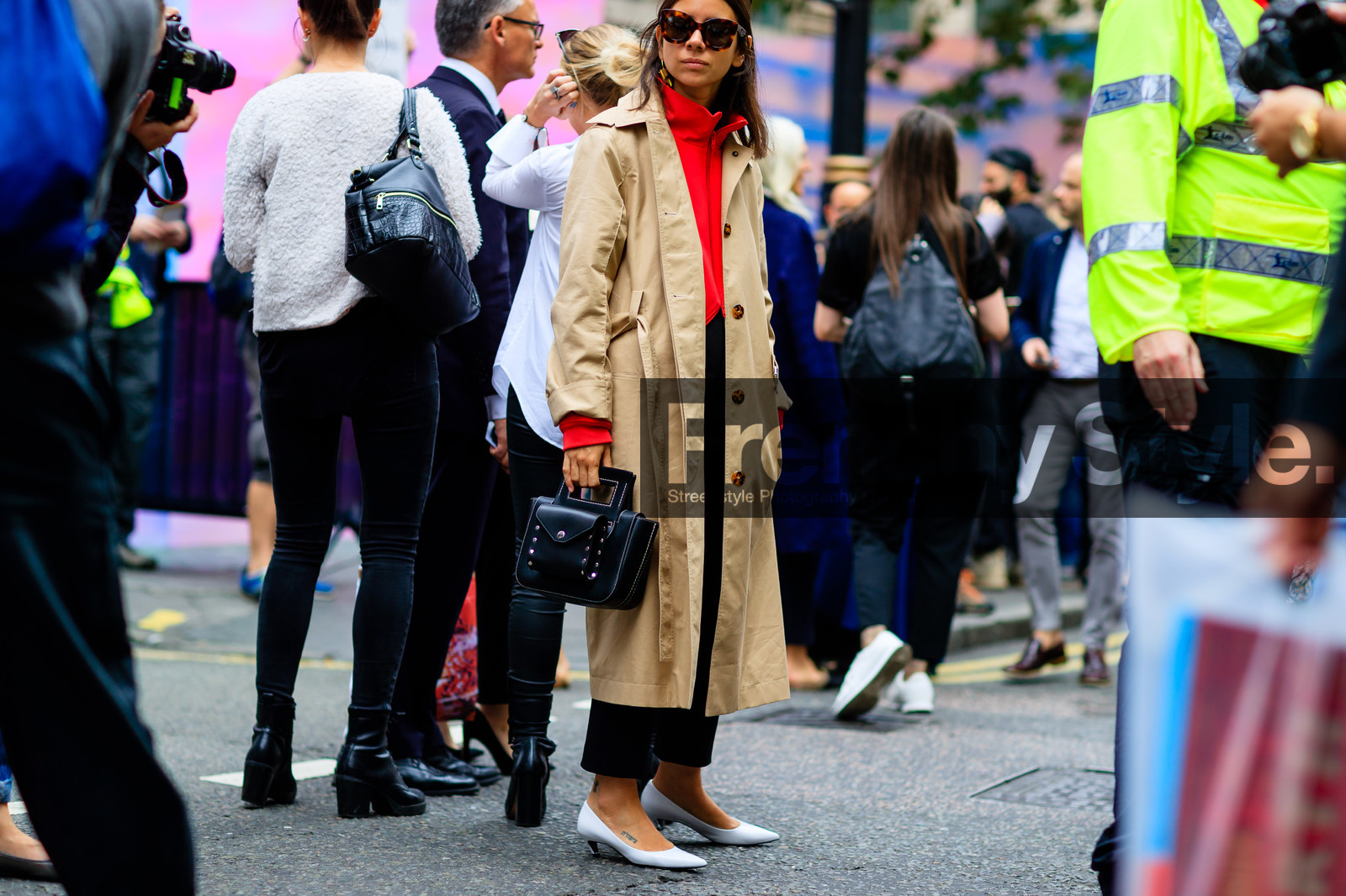 atmosphere details, beige coat, black bag, black pants, detail, earrings, fashion week, frenchystyle, FW, golden jewelry, horizontal, jonathan paciullo, leather bag, leather shoes, LFW, LONDON, louis vuitton, natasha goldenberg, red sweater, SPRING SUMMER 2017, SS 17, street style, sunglasses, trench coat, trousers, white shoes, woman