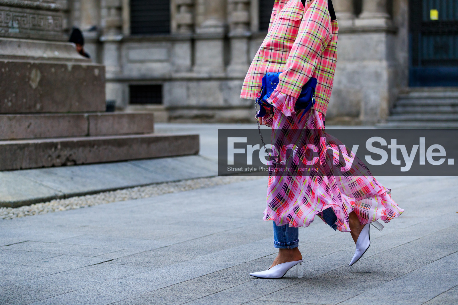 blue bag, blue denim, checked, denim pants, graphic bag, graphic dress, graphic jacket, high heels, jeans, leather bag, leather shoes, mules, pink dress, pink jacket, plaid, printed bag, printed dress, printed jacket, tartan, trousers, white shoes, fashion week, frenchystyle, FW, jonathan paciullo, street style, MFW, MILAN, AUTUMN WINTER 2018-2019, FALL WINTER 2018-2019, FW 18-19, horizontal, atmosphere details, candela novembre