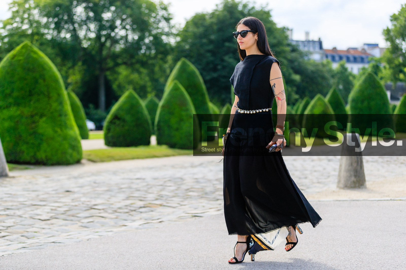 atmosphere details, AUTUMN WINTER 2016-2017, AW 16-17, black scarf, black shoes, black skirt, black top, FALL WINTER 2016-2017, fashion week, frenchystyle, full length, FW, FW 16-17, gilda ambrosio, HAUTE COUTURE, high heels, horizontal, jonathan paciullo, loewe, MENSWEAR, PARIS, PFW, printed scarf, street style, sunglasses, tattoos