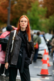 model, kiki willems, brown leather jacket, black jacket, black pants, belted jacket, PARIS, PFW, SPRING SUMMER 2020, SS 20, fashion week, frenchystyle, FW, jonathan paciullo, street style, vertical, atmosphere details, detail