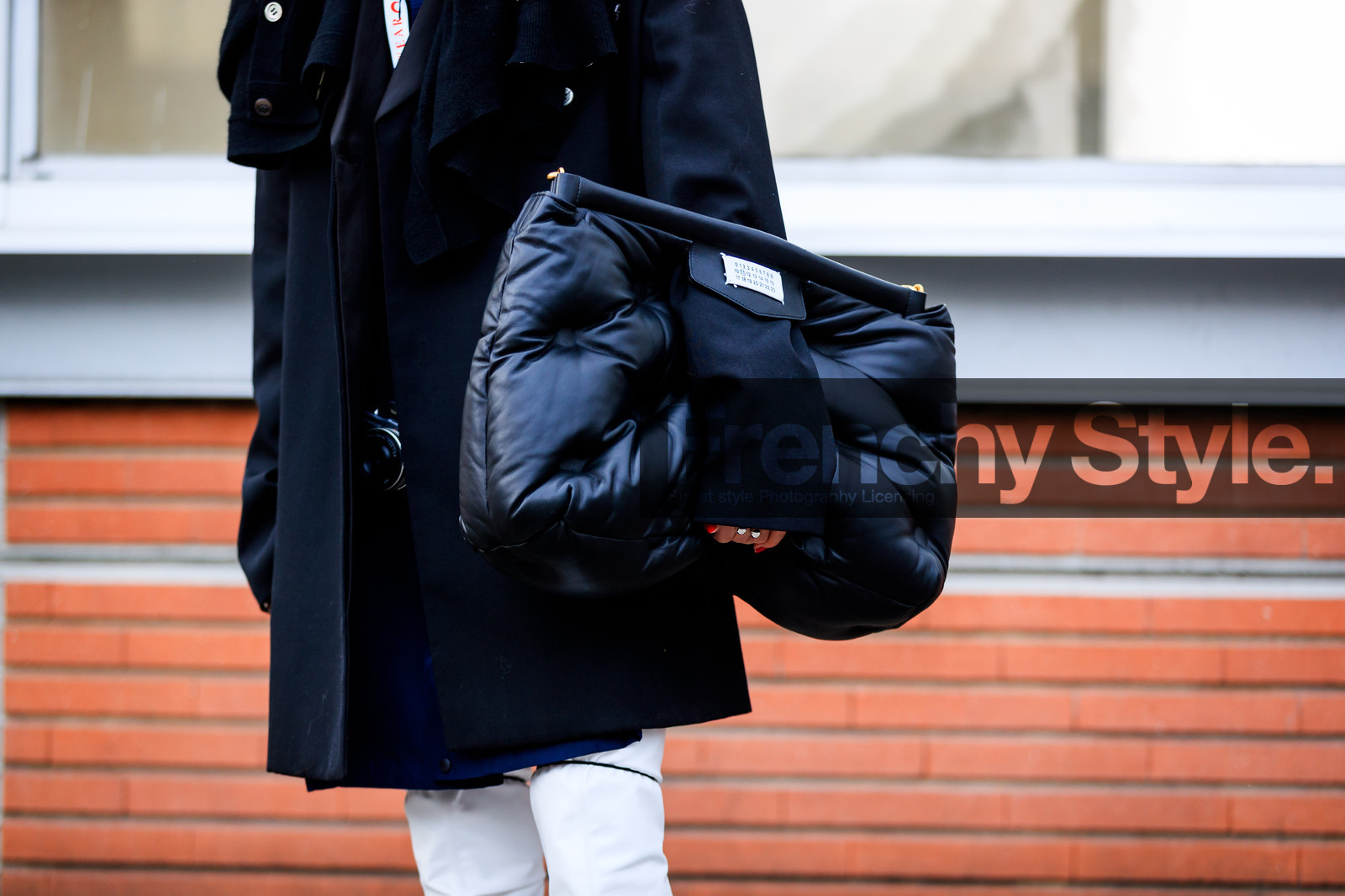black bag, black jacket, leather bag, maison martin margiela, trousers, fashion week, frenchystyle, FW, jonathan paciullo, street style, PFW, PARIS, AUTUMN WINTER 2018-2019, FALL WINTER 2018-2019, FW 18-19, horizontal, atmosphere details