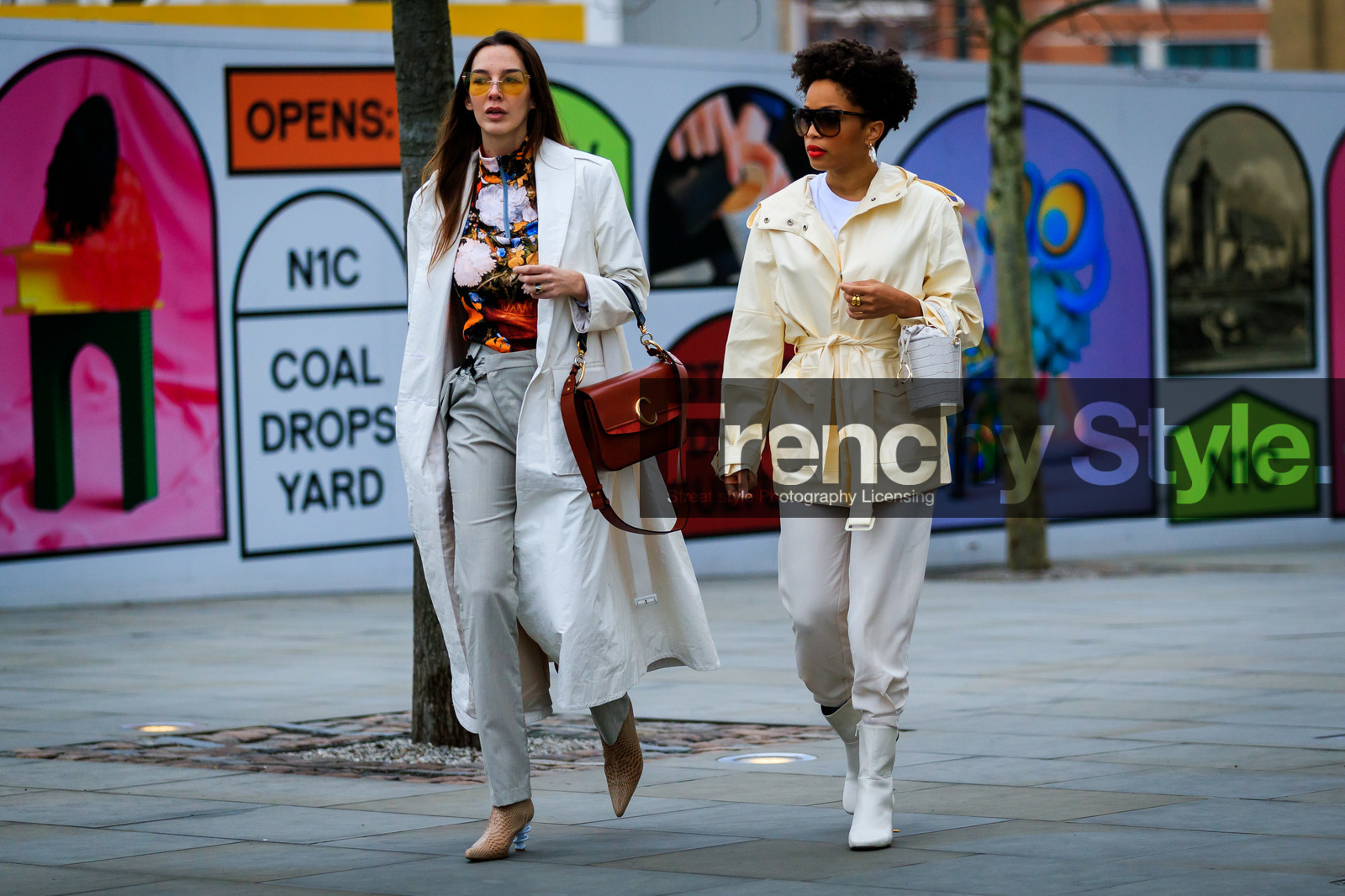 beige boots, beige jacket, brown bag, chloé, earrings, estelle pigault, grey pants, leather bag, leather shoes, multicolor top, red lips, sunglasses, trousers, white bag, white boots, white coat, white pants, street style, jonathan paciullo, FW, frenchystyle, fashion week, LFW, LONDON, AUTUMN WINTER 2019-2020, AW 19-20, FW 19-20, FALL WINTER 2019-2020, horizontal, atmosphere details, full length