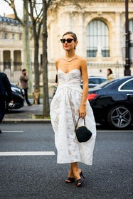 black sunglasses, pearl earrings, white dress, lace dress, pearl necklace, black sandals, black handbag, mini bag, elegant look, jenny walton, street style, jonathan paciullo, FW, frenchystyle, fashion week, AUTUMN WINTER 2022-2023, FALL WINTER 2022_2023, FW 22-23, PFW, PARIS, full length, vertical