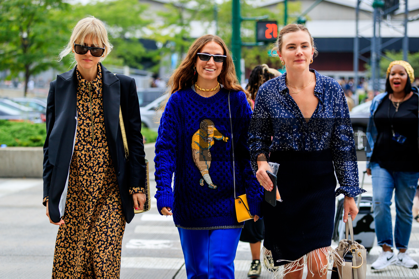 beige bag, black jacket, black skirt, blazer, blue pants, blue shirt, blue sweater, brown dress, chloé, erika boldrin, fringes, graphic dress, graphic shirt, leather bag, linda tol, madelynn furlong, printed dress, printed shirt, printed sweater, sunglasses, trousers, yellow bag, street style, jonathan paciullo, FW, frenchystyle, fashion week, NYFW, NEW YORK, SPRING SUMMER 2019, SS 19, atmosphere details, horizontal, detail