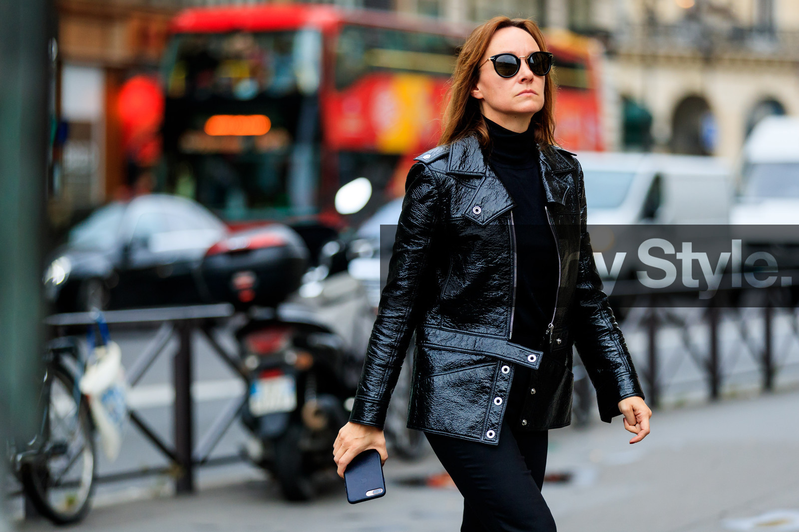 atmosphere details, black jacket, black pants, black sweater, detail, fashion week, frenchystyle, FW, horizontal, jonathan paciullo, leather jacket, PARIS, PFW, SPRING SUMMER 2018, SS 18, street style, sunglasses, tone on tone, total look black, trousers, erin doherty