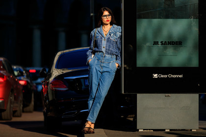 doina ciobanu, denim, denim jacket, denim total look, blue jacket, blue jeans, tweed jacket, floral embroidered jacket, mom jeans, high waist jeans, ankle bracelet, black leather shoes, black shoes, high heels shoes, fishnet shoes, bottega veneta shoes, blue sunglasses, aviator sunglasses, fashion week, frenchystyle, FW, jonathan paciullo, street style, MFW, MILAN, AUTUMN WINTER 2020-2021, FALL WINTER 2020-2021, FW 20-21, horizontal, atmosphere details, full length