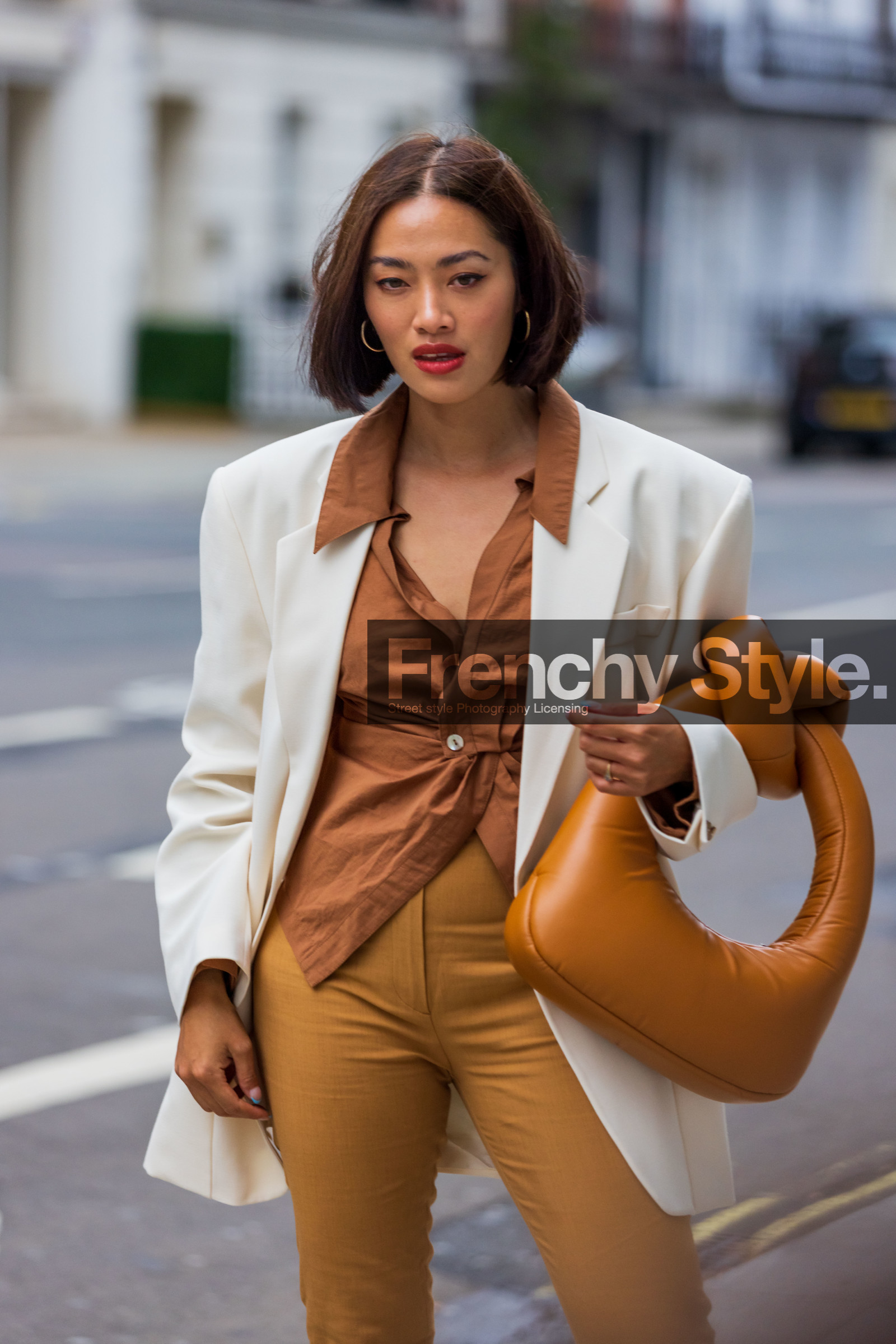 Tiffany Hsu, handbag, yellow, blazer, white, blouse, pumps, heels, slingback, camel, fashion week, frenchystyle, FW, jonathan paciullo, street style, SS 22, SPRING SUMMER 2022, LFW, LONDON, vertical, atmosphere details, detail