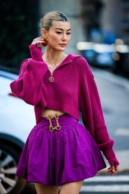 golden plate earrings, knitted jumper, cropped jumper, zipped jumper, mini skirt, pleated pink skirt, golden buckle belt, full pink look, close up, details, amalie gassmann, street style, jonathan paciullo, FW, frenchystyle, fashion week, MFW, MILAN, FALL WINTER 2022_2023, AUTUMN WINTER 2022-2023, FW 22-23, vertical, atmosphere details