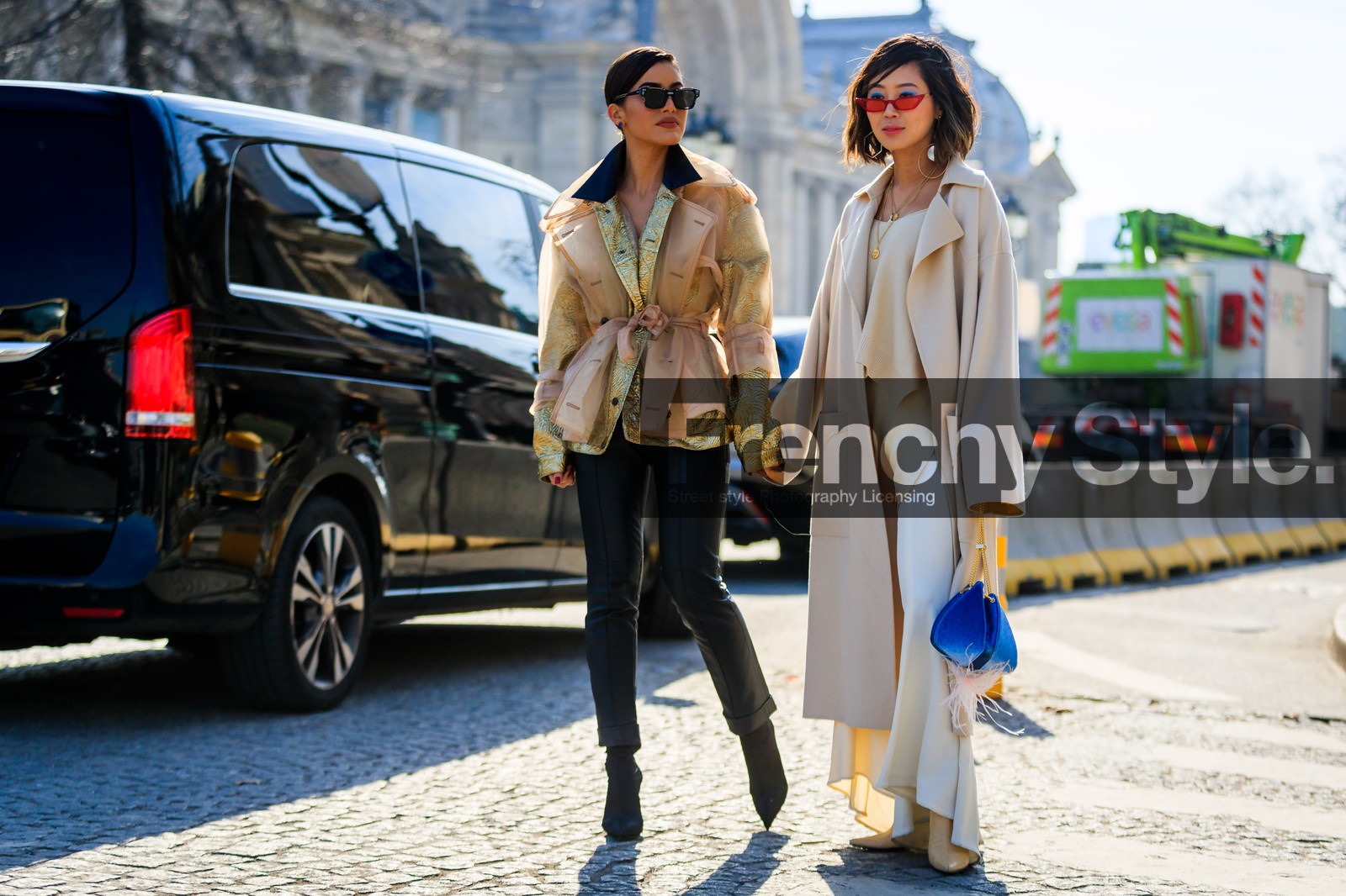 beige coat, beige shoes, beige top, black pants, black shoes, blue bag, golden jacket, high heels, leather bag, leather pants, leather shoes, pink jacket, rain jacket, see through, shiny jacket, sunglasses, trousers, white pants, street style, jonathan paciullo, FW, frenchystyle, fashion week, PFW, PARIS, AUTUMN WINTER 2018-2019, FALL WINTER 2018-2019, FW 18-19, horizontal, atmosphere details, full length, camila coelho, aimee song