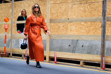 atmosphere details, AUTUMN WINTER 2017-2018, AW 17-18, belted coat, black bag, black shoes, FALL WINTER 2017-2018, fashion week, frenchystyle, full length, FW, FW 17-18, horizontal, jonathan paciullo, leather bag, leather coat, leather shoes, MFW, MILAN, mira duma, miroslava duma, orange coat, street style, sunglasses, trench coat