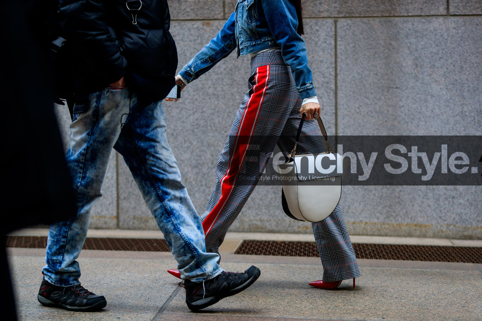 blue jacket, checked, denim jacket, graphic pants, grey pants, high heels, leather bag, leather shoes, plaid, printed pants, red shoes, striped pants, trousers, white bag, street style, jonathan paciullo, FW, frenchystyle, fashion week, NYFW, NEW YORK, AUTUMN WINTER 2018-2019, AW 18-19, FALL WINTER 2018-2019, FW 18-19, atmosphere details, horizontal, detail, elizabeth von der goltz