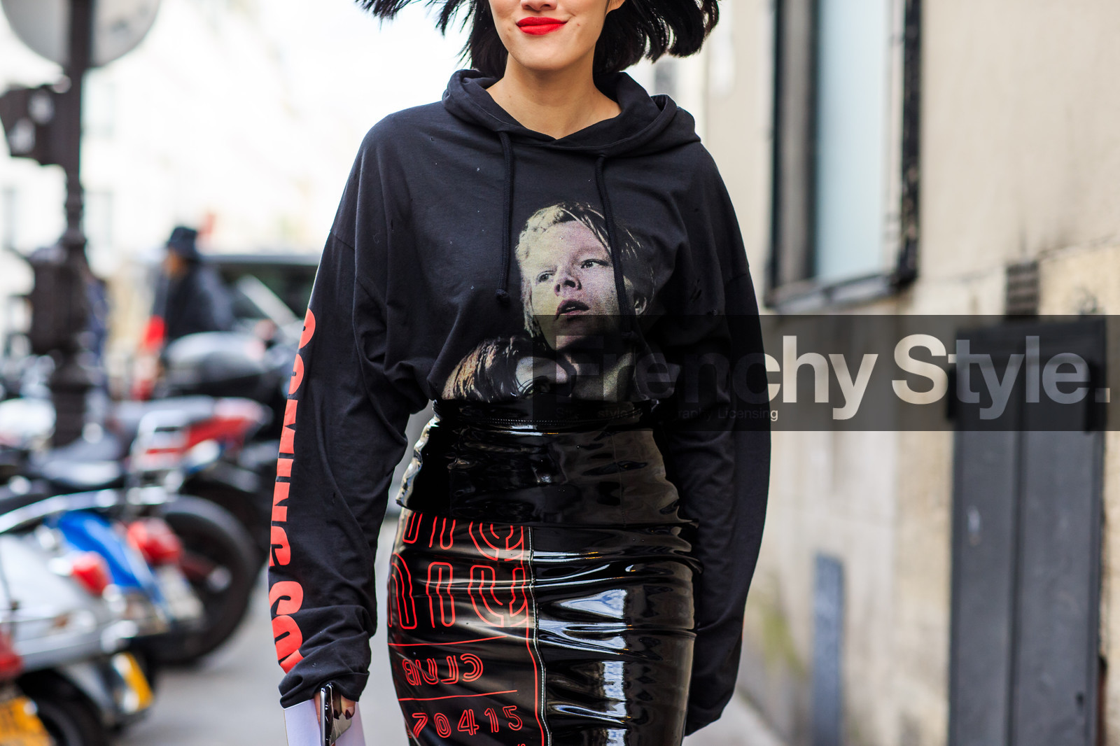 atmosphere details, AUTUMN WINTER 2016-2017, AW 16-17, black skirt, black sweater, detail, FALL WINTER 2016-2017, fashion week, frenchystyle, FW, FW 16-17, hoodie, horizontal, jonathan paciullo, leather shoes, leather skirt, long skirt, miu miu, PARIS, PFW, printed skirt, printed sweater, street style, Tiffany Hsu, varnished leather, vinyl, vêtements