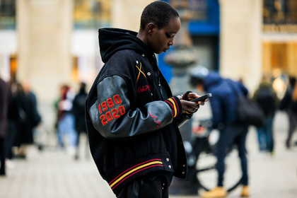 shrot hair, black jacket, baseball jacket, vintage jacket, printed jacket. 90 look, fashion week, frenchystyle, FW, jonathan paciullo, street style, PARIS, PFW, SPRING SUMMER 2022, SS 22, atmosphere details, detail, horizontal, model