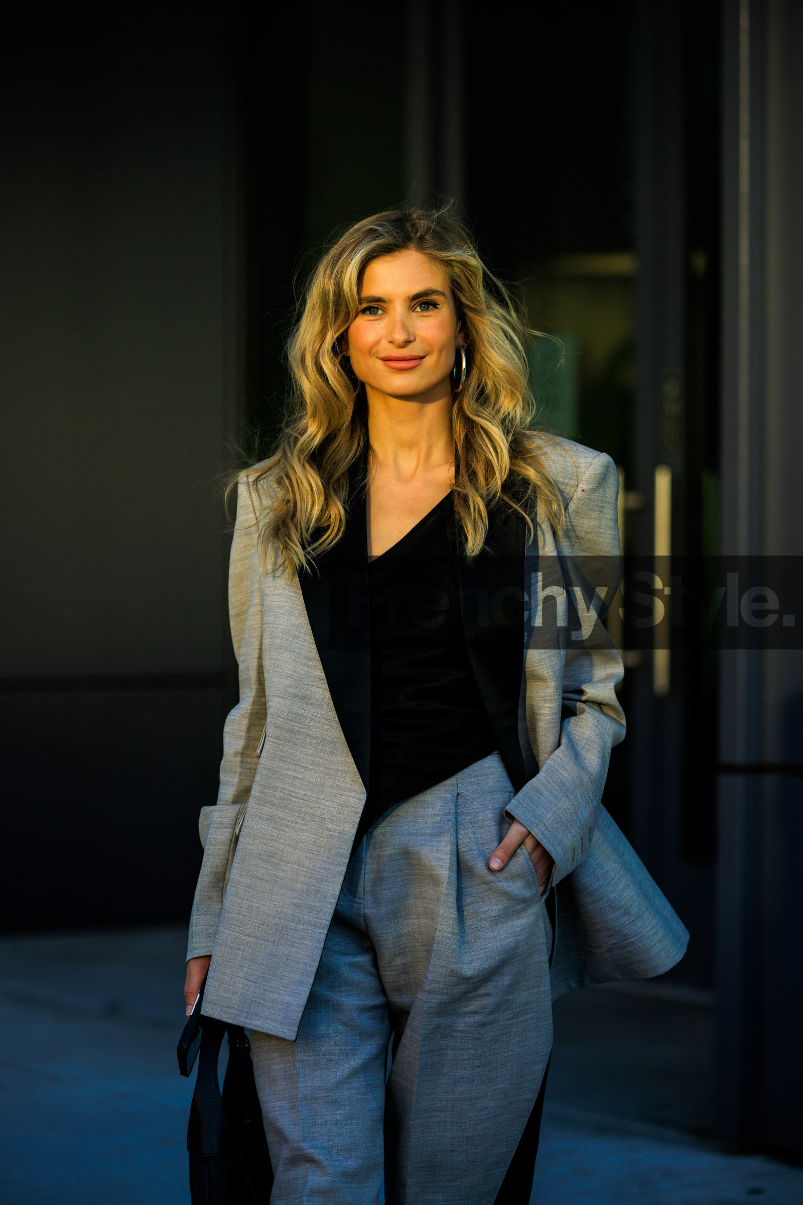 grey suit, dandy style, black top, big creole, big loops, silver loops, black handbag, close up, xenia adonts, street style, jonathan paciullo, FW, frenchystyle, fashion week, NYFW, NEW YORK, AUTUMN WINTER 2022-2023, FALL WINTER 2022_2023, FW 22-23, vertical, atmosphere details