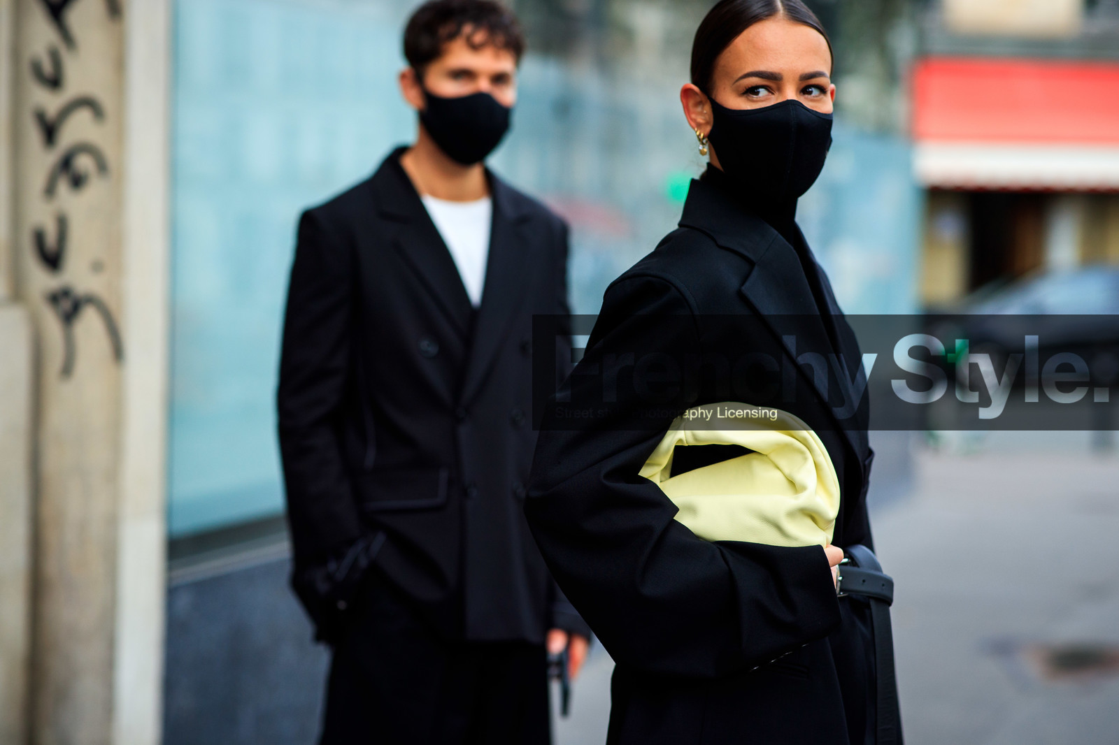 alice barbier, alice & j.s, JS roques, black leather pants, black leather belt, animal skin pants, flare pants, belted jacket, turtleneck pullover, black pullover, low necked jacket, low necked pullover, openwork pullover, white leather clutch, oversize jacket, black jacket, black bermuda shorts, socks, covid face mask, fashion week, frenchystyle, FW, jonathan paciullo, street style, PFW, PARIS, SPRING SUMMER 2021, SS 21, horizontal, atmosphere details, detail