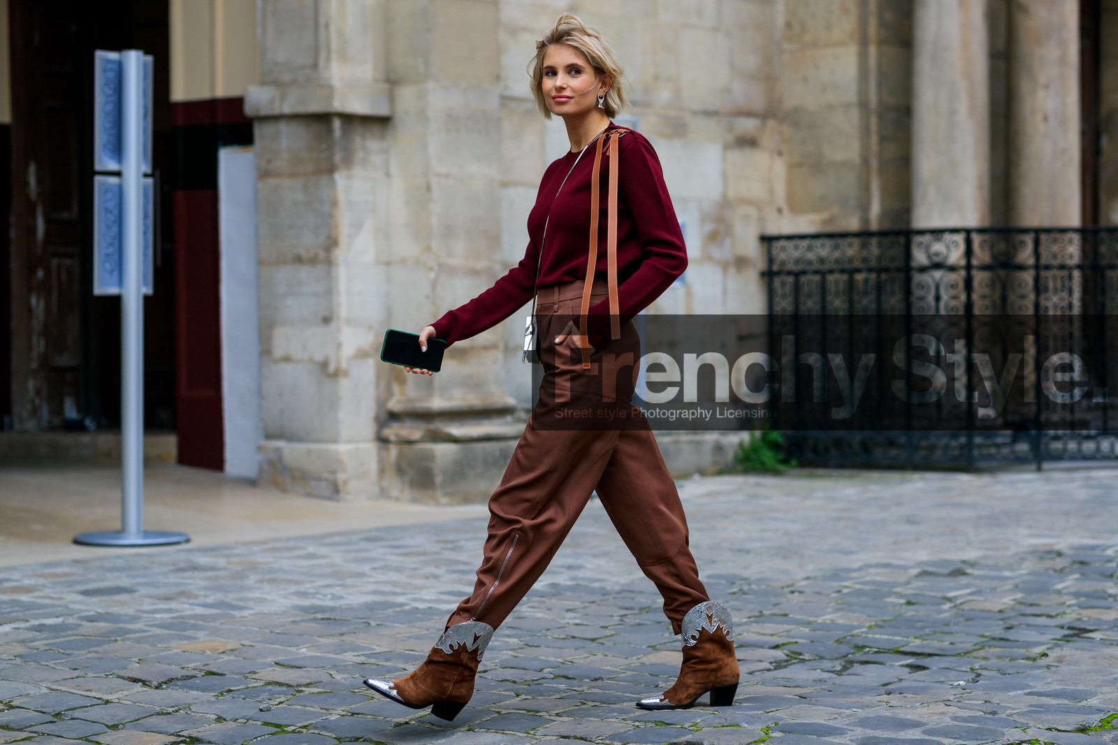 bordeaux, brown boots, brown pants, burgundy, cowboy boots, earrings, leather shoes, red sweater, trousers, xnenia adonts, PARIS, PFW, street style, jonathan paciullo, FW, frenchystyle, fashion week, AUTUMN WINTER 2019-2020, AW 19-20, FALL WINTER 2019-2020, FW 19-20, horizontal, atmosphere details, full length