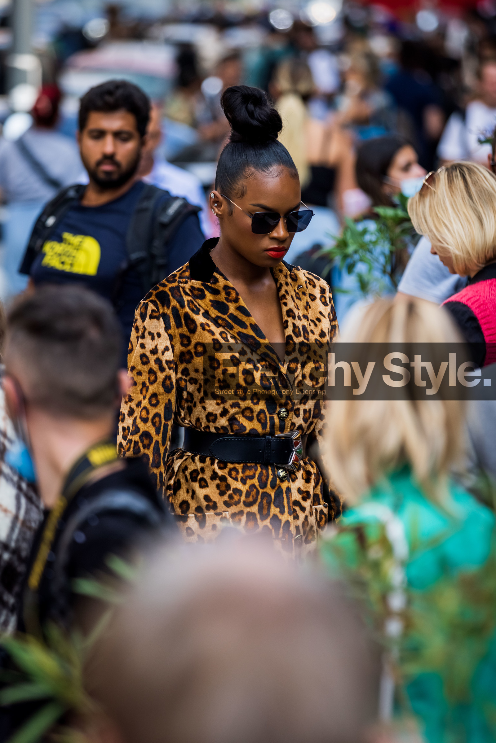 animal print, belt, black belt, black sunglasses, bun, camel coat, coat, Didi Stone, etro look, large belt, leopard coat, leopard print, printed coat, sunglasses, fashion week, frenchystyle, FW, jonathan paciullo, street style, MFW, MILAN, SPRING SUMMER 2022, SS 22, vertical, atmosphere details, detail