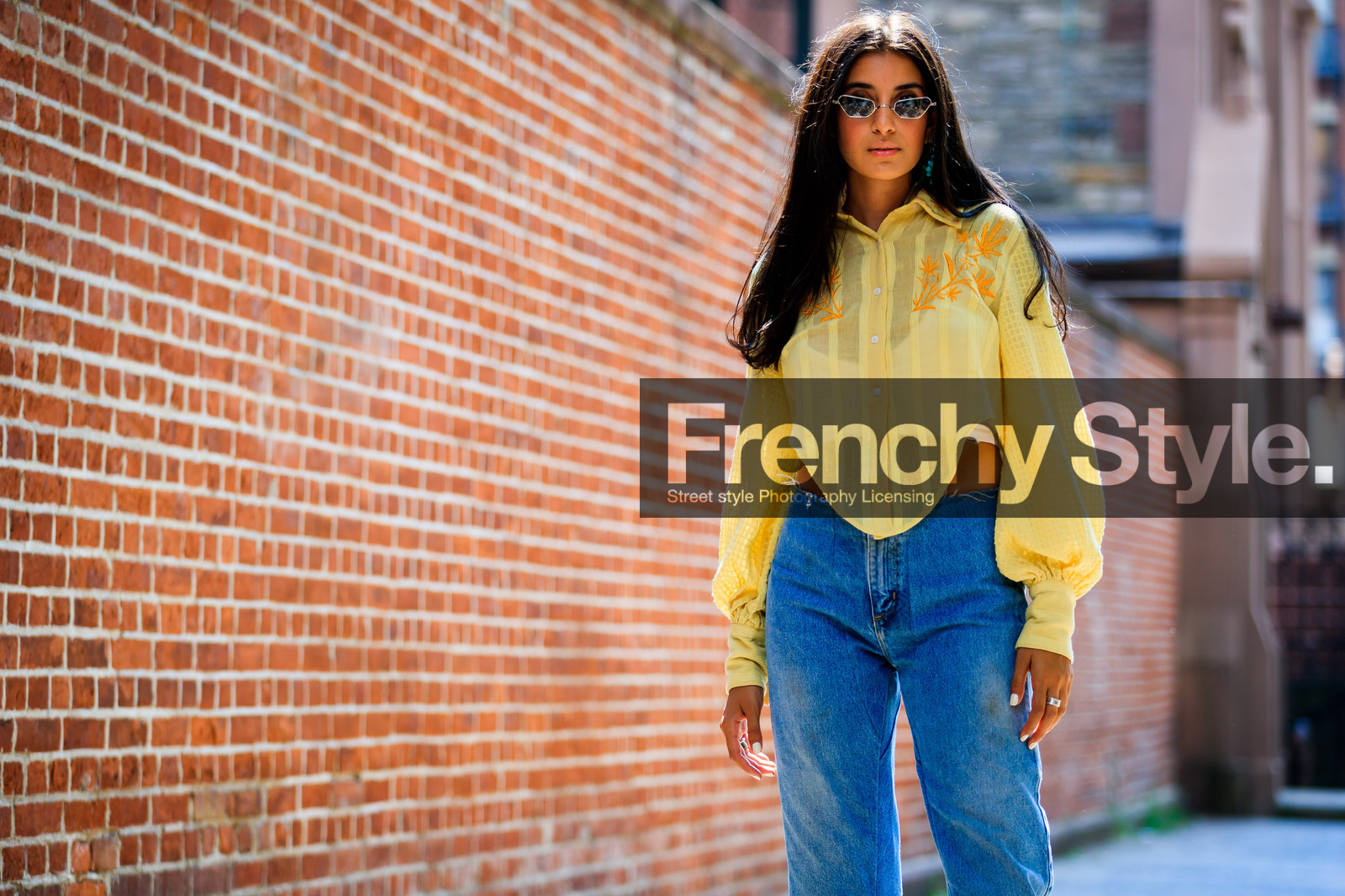 blue denim, denim pants, jeans, sunglasses, trousers, yellow shirt, fashion week, frenchystyle, FW, jonathan paciullo, street style, NYFW, NEW YORK, SPRING SUMMER 2019, SS 19, atmosphere details, horizontal, detail