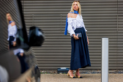 scarf, fashion week, frenchystyle, FW, jonathan paciullo, street style, SPRING SUMMER 2022, SS 22, LFW, LONDON, horizontal, full length, atmosphere details