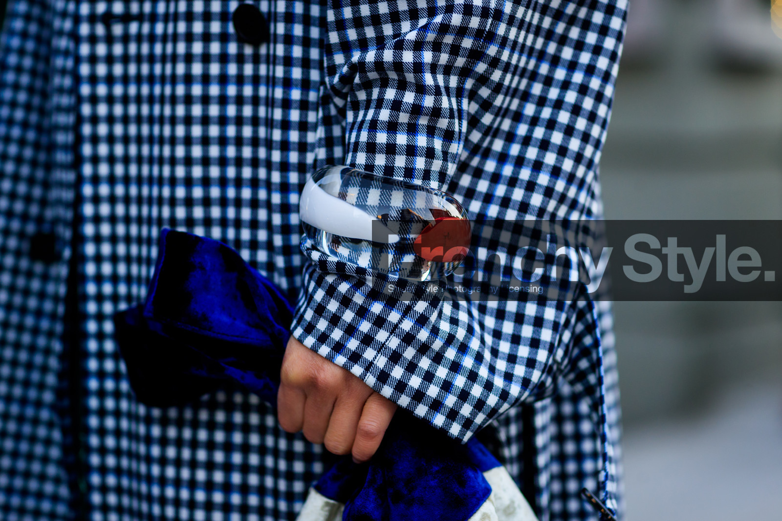 black and white, blue bag, bracelet, checked, gingham, graphic bag, graphic jacket, leather bag, plaid, printed bag, printed jacket, trench coat, street style, jonathan paciullo, FW, frenchystyle, fashion week, NYFW, NEW YORK, AUTUMN WINTER 2018-2019, AW 18-19, FALL WINTER 2018-2019, FW 18-19, atmosphere details, horizontal, detail, rachael wang