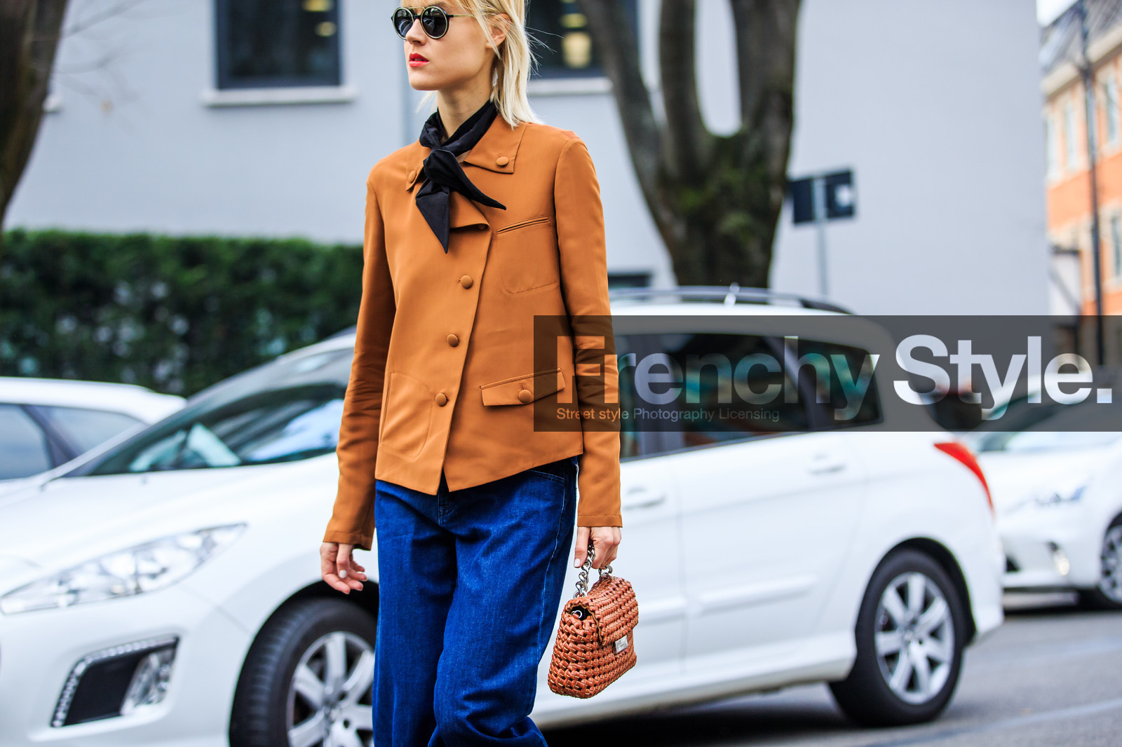 atmosphere details, AUTUMN WINTER 2016-2017, AW 16-17, black scarf, blue denim, bow, brown bag, brown jacket, camel bag, camel jacket, denim pants, detail, FALL WINTER 2016-2017, fashion week, frenchystyle, FW, FW 16-17, horizontal, jeans, jonathan paciullo, leather bag, LFW, linda tol, LONDON, MENSWEAR, street style, sunglasses, trousers