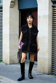 fringe hair, sparkling dress, black dress, mini dress, purple handbag, valentino handbag, tatoos, smoky eyes, valentino, black boots, leather boots, street style, jonathan paciullo, FW, frenchystyle, fashion week, AUTUMN WINTER 2022-2023, FALL WINTER 2022_2023, FW 22-23, PARIS, PFW, full length, vertical