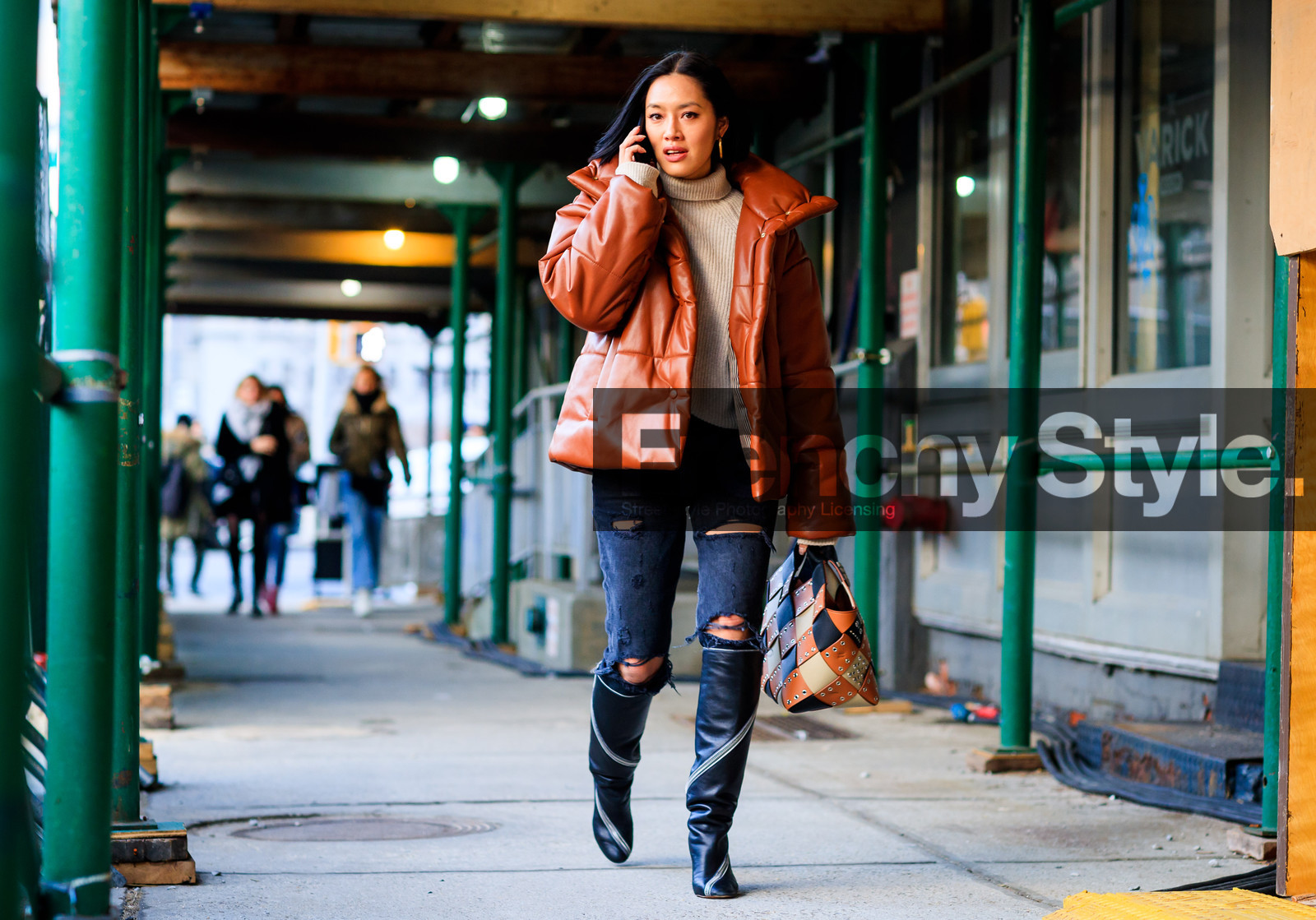 beige sweater, black denim, black shoes, brown bag, brown jacket, checked bag, denim pants, down jacket, graphic bag, high boots, high heels, jeans, leather bag, leather jacket, leather shoes, patchwork, printed bag, ripped pants, studs, trousers, zip, street style, jonathan paciullo, FW, frenchystyle, fashion week, NYFW, NEW YORK, AUTUMN WINTER 2018-2019, AW 18-19, FALL WINTER 2018-2019, FW 18-19, atmosphere details, horizontal, full length, Tiffany Hsu
