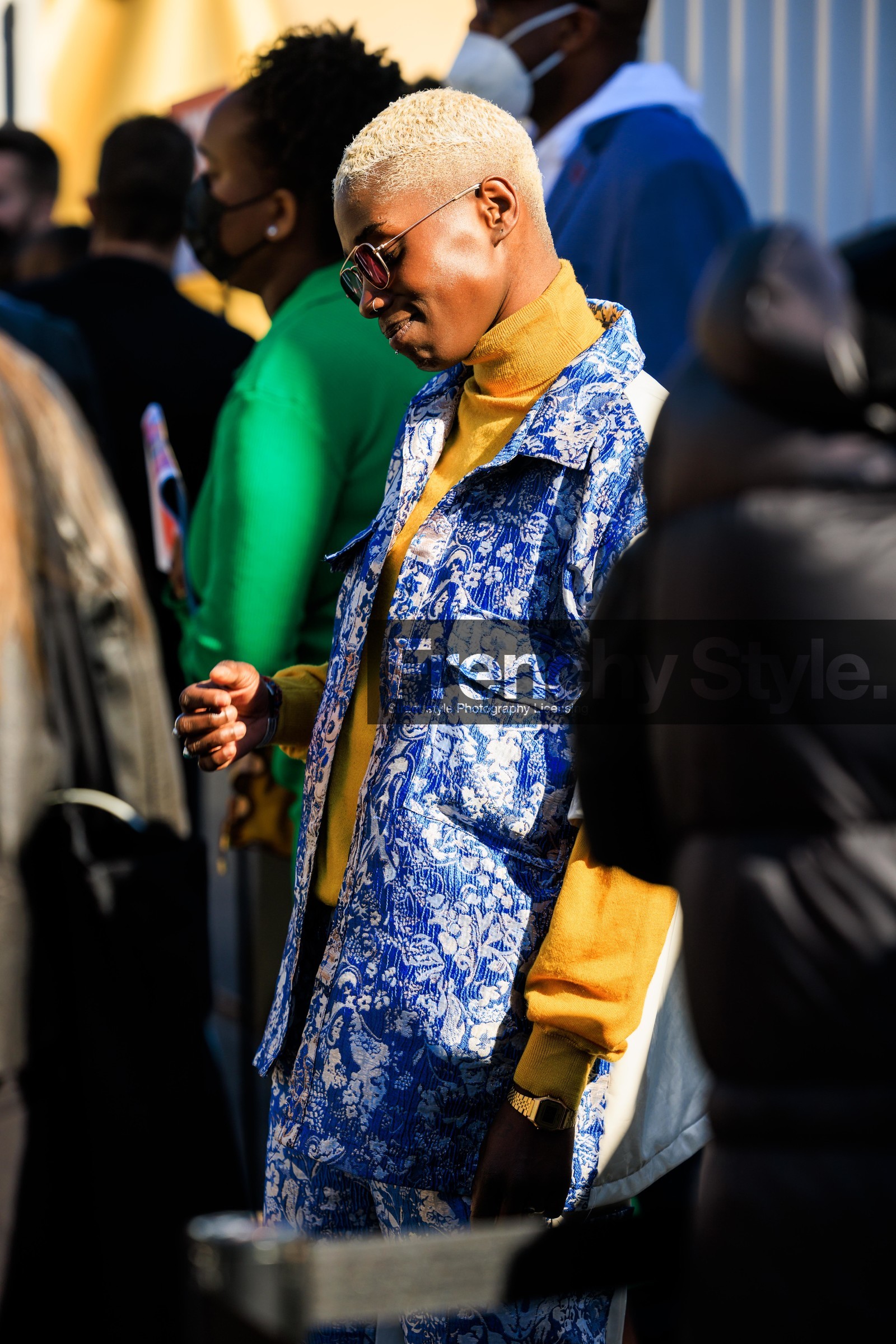 printed suit, blue sleeveless vest, sleveeless printed vest, printed trousers, blue trousers, yellow mustard turtleneck, white tshirt, pilot sunglasses, creole earrings, golden watch, silver stone ring, closeup, close up, fashion week, frenchystyle, FW, jonathan paciullo, street style, MFW, MILAN, AUTUMN WINTER 2022-2023, FALL WINTER 2022_2023, FW 22-23, vertical, atmosphere details