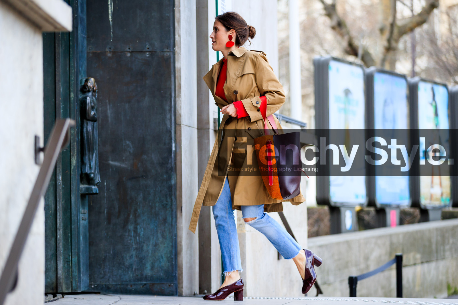 atmosphere details, AUTUMN WINTER 2017-2018, AW 17-18, beige coat, blue denim, bordeaux, burgundy, céline, denim pants, earrings, FALL WINTER 2017-2018, fashion week, frenchystyle, full length, FW, FW 17-18, high heels, horizontal, jeans, jonathan paciullo, leather bag, leather shoes, PARIS, PFW, purple bag, red bag, red shoes, red sweater, street style, trench coat, trousers