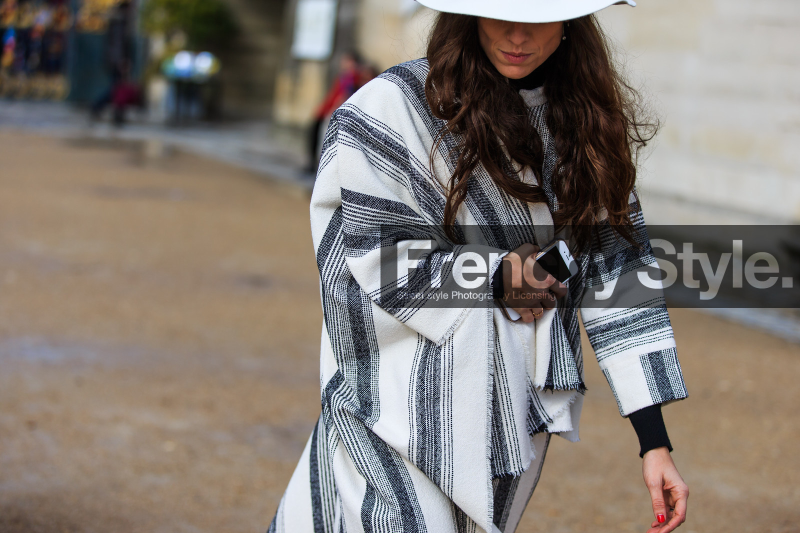 atmosphere details, AUTUMN WINTER 2016-2017, AW 16-17, beige poncho, detail, erika boldrin, FALL WINTER 2016-2017, fashion week, fedora, frenchystyle, FW, FW 16-17, geometric, graphic poncho, graphic top, horizontal, jonathan paciullo, long hair, PARIS, PFW, poncho, printed poncho, street style, striped top, stripes, white hat, white top
