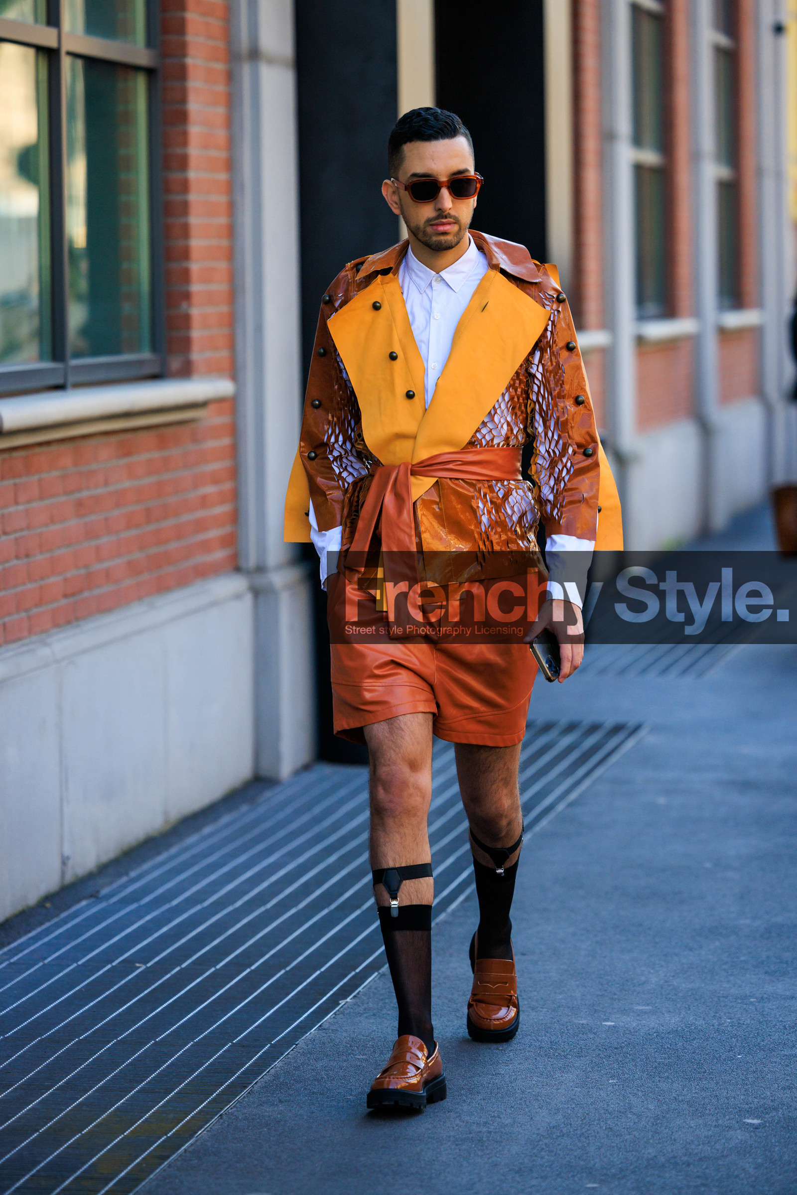 brown derbies, brown shoes, leather shoes, black socks, leather shorts, camel shorts, multicolor blazer, belt blazer, white shirt, dual toned blazer, leather blazer, fishnet blazer, fashion week, frenchystyle, FW, jonathan paciullo, street style, MFW, MILAN, FALL WINTER 2022_2023, AUTUMN WINTER 2022-2023, FW 22-23, vertical, full length
