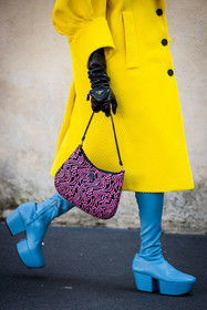 blue boots, color, colorblock, jacquard bag, leather boots, leather glooves, oversize coat, pink bag, plateform, prada bag, prada glooves, prada total look, Tamu McPherson, wool coat, yellow coat, printed bag, detail, fashion week, frenchystyle, FW, jonathan paciullo, street style, SPRING SUMMER 2022, SS 22, MFW, MILAN, vertical, atmosphere details