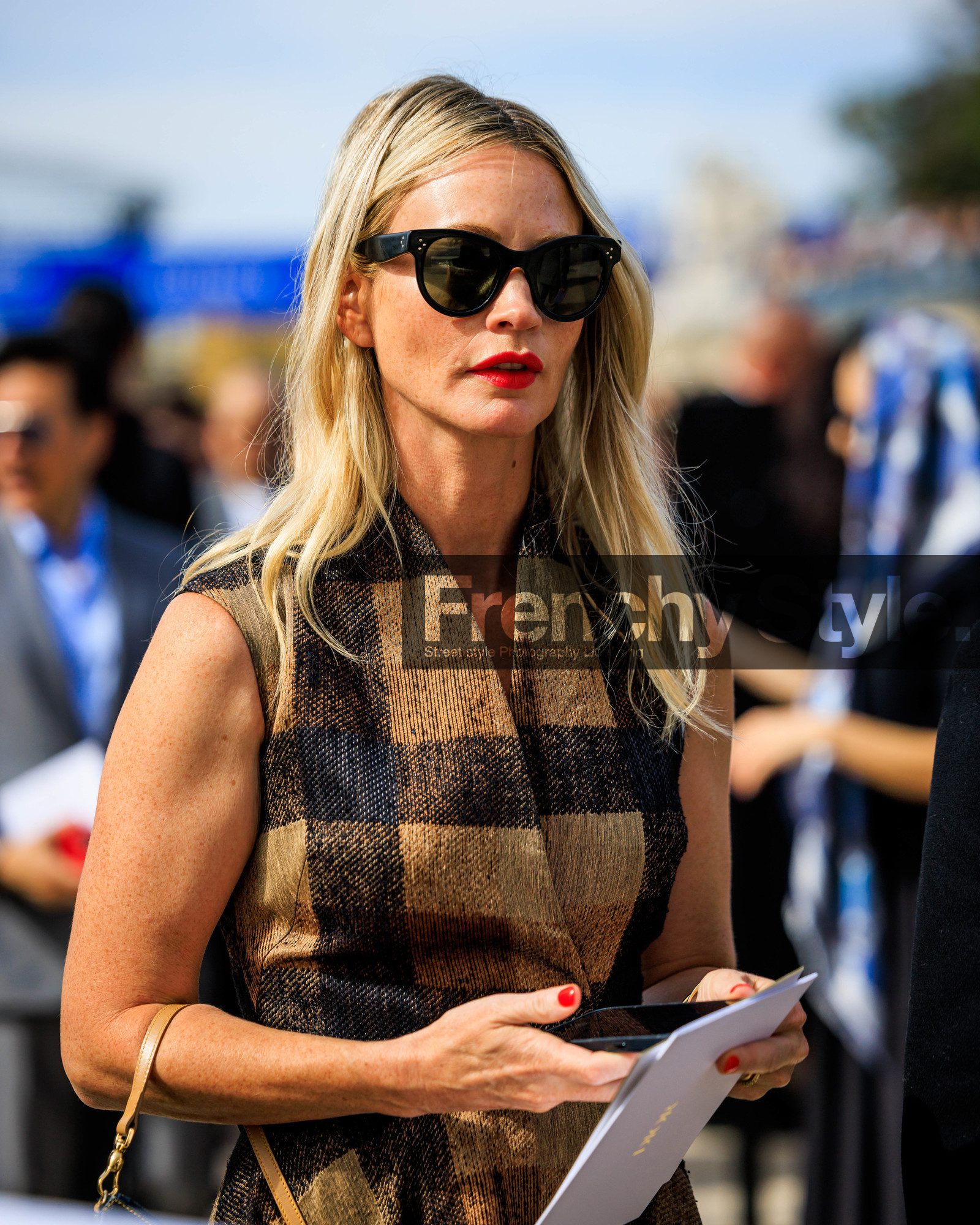 fashion week, frenchystyle, FW, jonathan paciullo, street style, PFW, PARIS, SPRING SUMMER 2024, SS 24, vertical, atmosphere details, detail