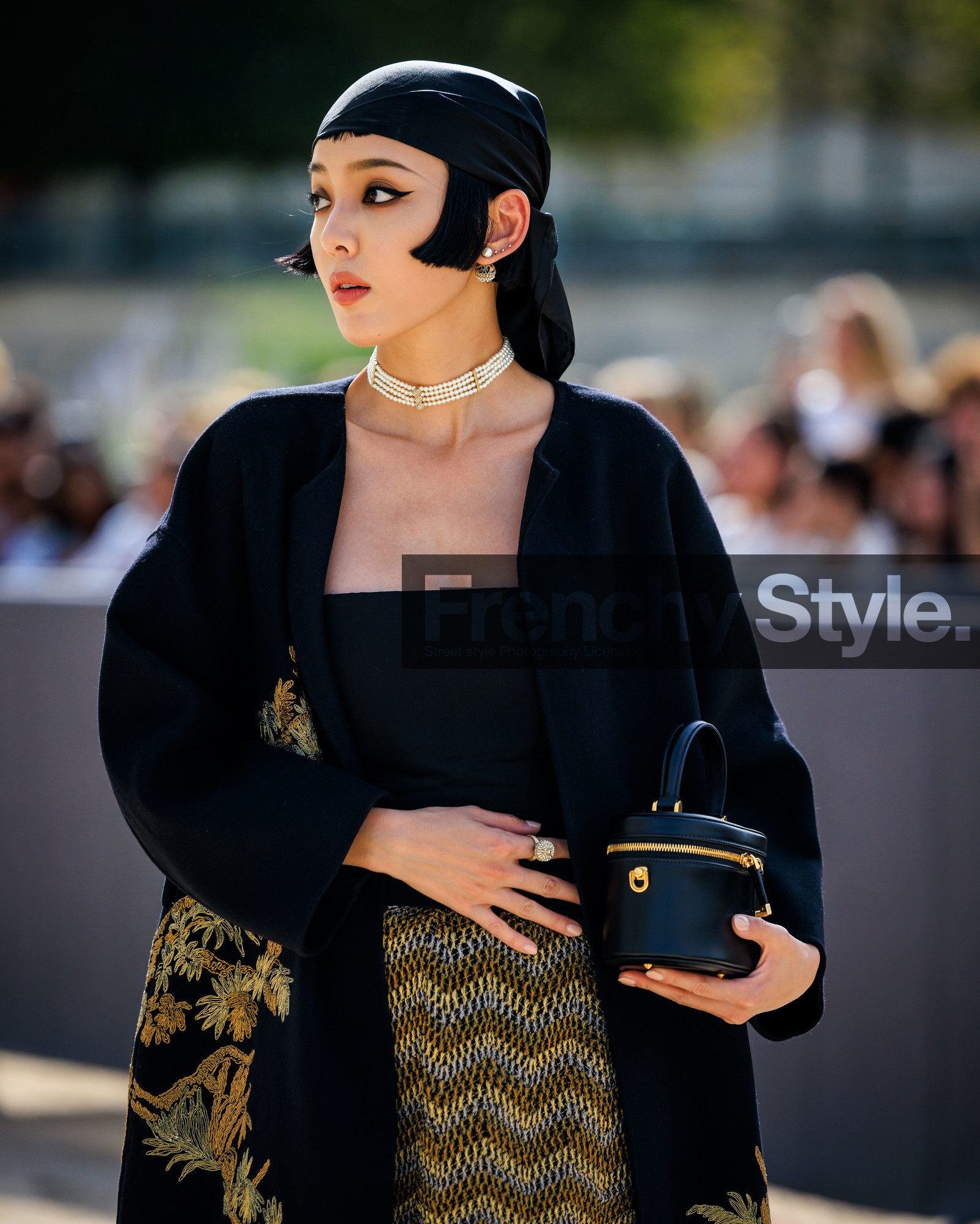 fashion week, frenchystyle, FW, jonathan paciullo, street style, PFW, PARIS, SPRING SUMMER 2024, SS 24, vertical, atmosphere details, detail