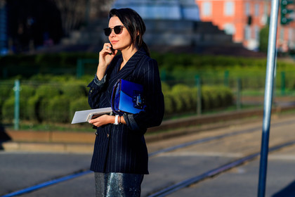 atmosphere details, AUTUMN WINTER 2017-2018, AW 17-18, blazer, blue bag, blue jacket, detail, FALL WINTER 2017-2018, fashion week, frenchystyle, FW, FW 17-18, glitter, graphic jacket, horizontal, jonathan paciullo, leather bag, MFW, MILAN, printed jacket, shiny skirt, silver skirt, street style, striped jacket, sunglasses