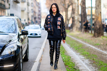 atmosphere details, AUTUMN WINTER 2017-2018, AW 17-18, black boots, black jacket, black pants, black shoes, black sweater, embroidered jacket, embroidered shoes, embroideries, FALL WINTER 2017-2018, fashion week, frenchystyle, full length, FW, FW 17-18, graphic jacket, high boots, high heels, hoodie, horizontal, jonathan paciullo, leather jacket, leather pants, leather shoes, MFW, MILAN, printed jacket, street style, studs, Tiffany Hsu, varnished leather, vinyl