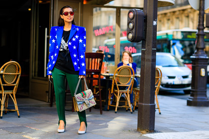 atmosphere details, black t shirt, blazer, blue jacket, fashion week, frenchystyle, full length, FW, green pants, gucci, horizontal, jonathan paciullo, leather bag, leather shoes, liz yu, multicolor bag, PARIS, PFW, printed bag, printed jacket, printed t shirt, sequined bag, SPRING SUMMER 2017, SS 17, stars, stir pants, street style, sunglasses, trousers, white shoes
