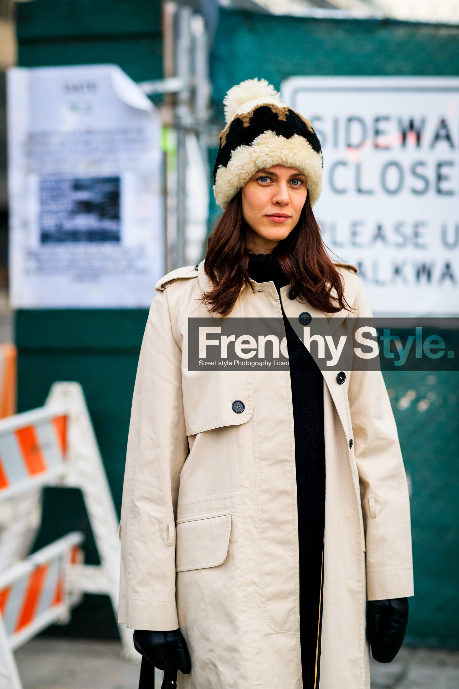 aymeline valade, beige coat, beige hat, black gloves, leather gloves, model, street style, jonathan paciullo, frenchystyle, NYFW, NEW YORK, AUTUMN WINTER 2019-2020, AW 19-20, FALL WINTER 2019-2020, FW 19-20, fashion week, FW, vertical, atmosphere details, detail