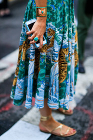animal print, atmosphere details, bracelet, detail, fashion week, frenchystyle, FW, golden sandals, green skirt, gucci, iphone, jennifer neyt, jonathan paciullo, leather shoes, NEW YORK, NYFW, printed skirt, rings, shiny shoes, SPRING SUMMER 2018, SS 18, street style, vertical
