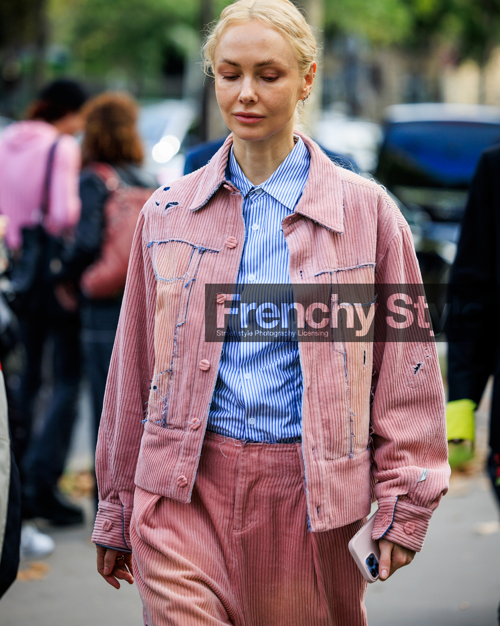 fashion week, frenchystyle, FW, jonathan paciullo, street style, PFW, PARIS, SPRING SUMMER 2024, SS 24, vertical, atmosphere details, detail