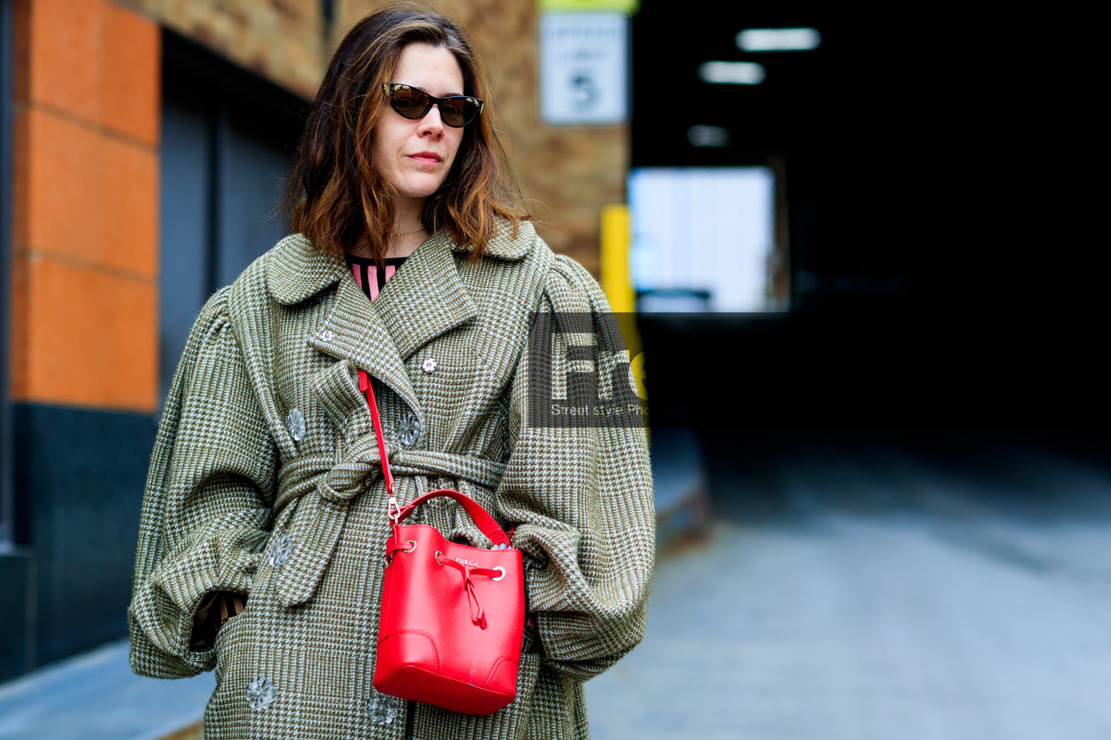 atmosphere details, AUTUMN WINTER 2017-2018, AW 17-18, detail, FALL WINTER 2017-2018, fashion week, frenchystyle, furla, FW, FW 17-18, green coat, horizontal, houndstooth pattern, jonathan paciullo, leather bag, NEW YORK, NYFW, oversize, red bag, street style, sunglasses