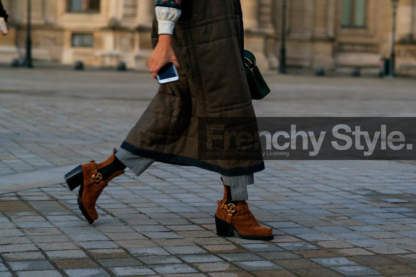 brown coat, long coat, down jacket, camel suede boots, low boots, cowboy boots, kitten heels boots, louis vuitton boots, shoes detail, legs detail, PARIS, PFW, SPRING SUMMER 2020, SS 20, fashion week, frenchystyle, FW, jonathan paciullo, street style, horizontal, atmosphere details, detail